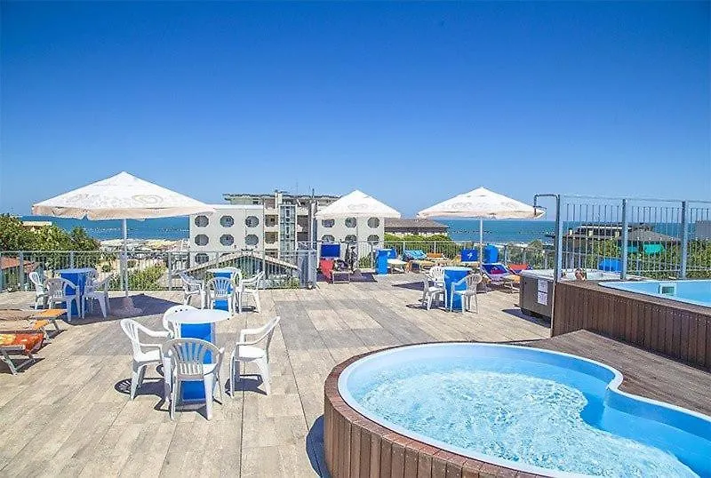 צ'סנטיקו Hotel Leonardo