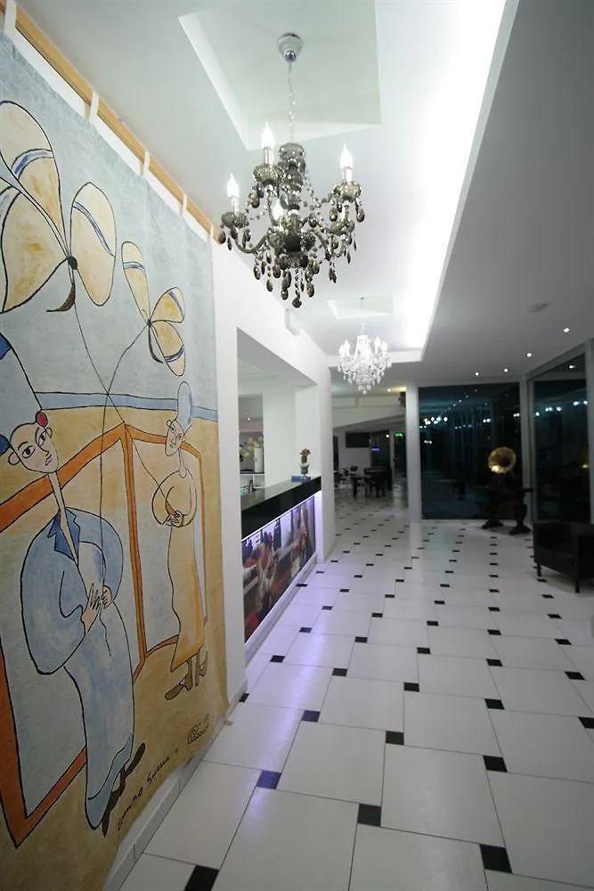 צ'סנטיקו Hotel Leonardo