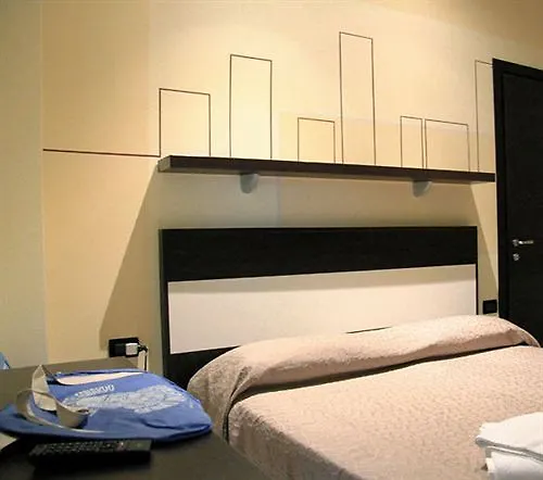 ***  צ'סנטיקו Hotel Leonardo איטליה