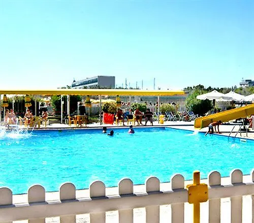 צ'סנטיקו Hotel Leonardo