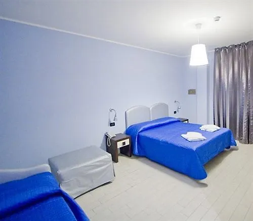 צ'סנטיקו Hotel Leonardo